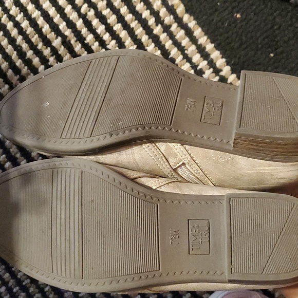 Time & Tru Gold booties - Picture 3 of 3